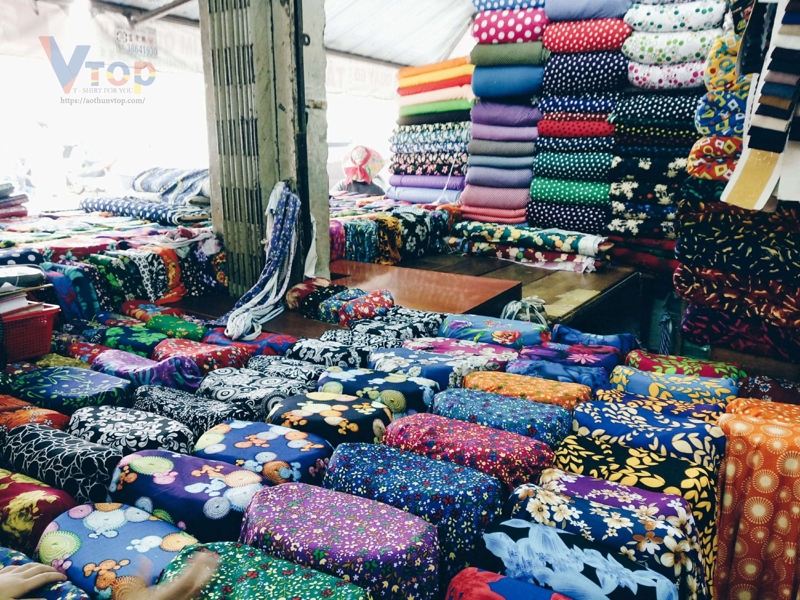 Mua vải ở chợ Trần Hữu Trang